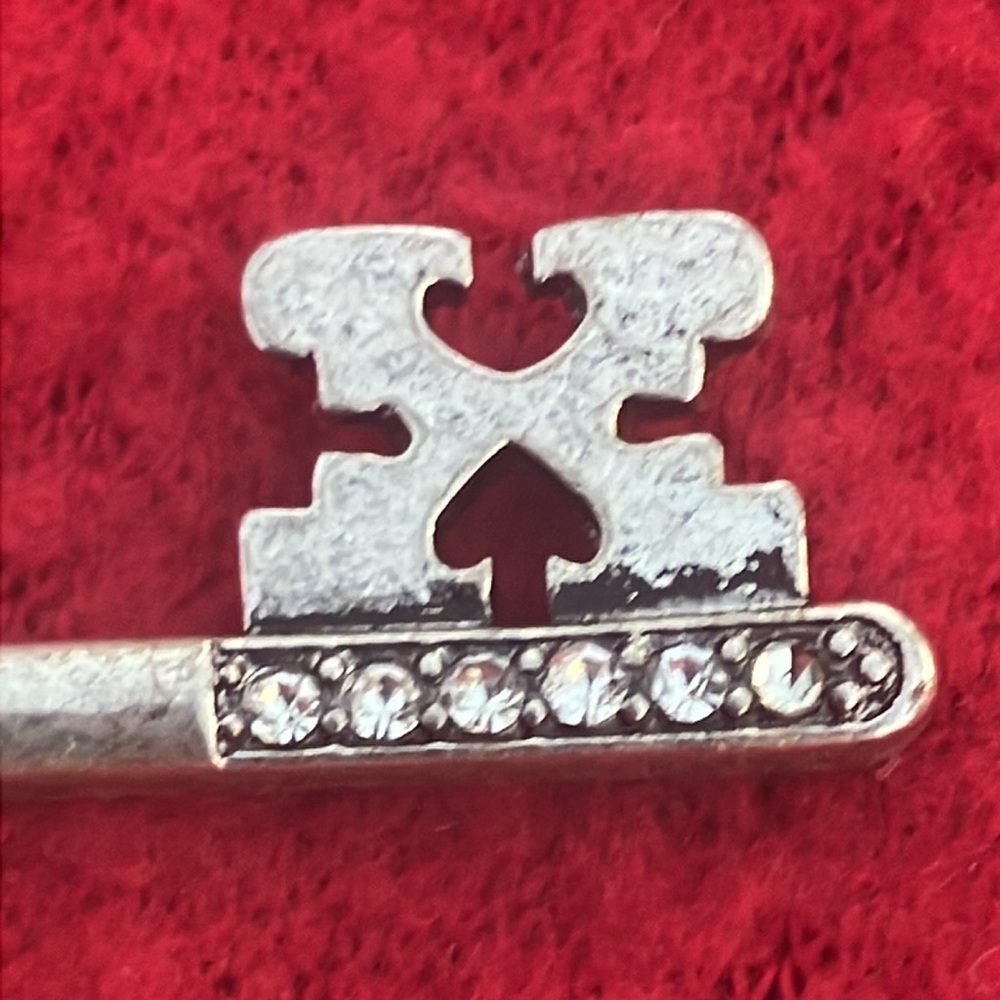 Silver tone Skeleton Key Pendant - Picture 5 of 9